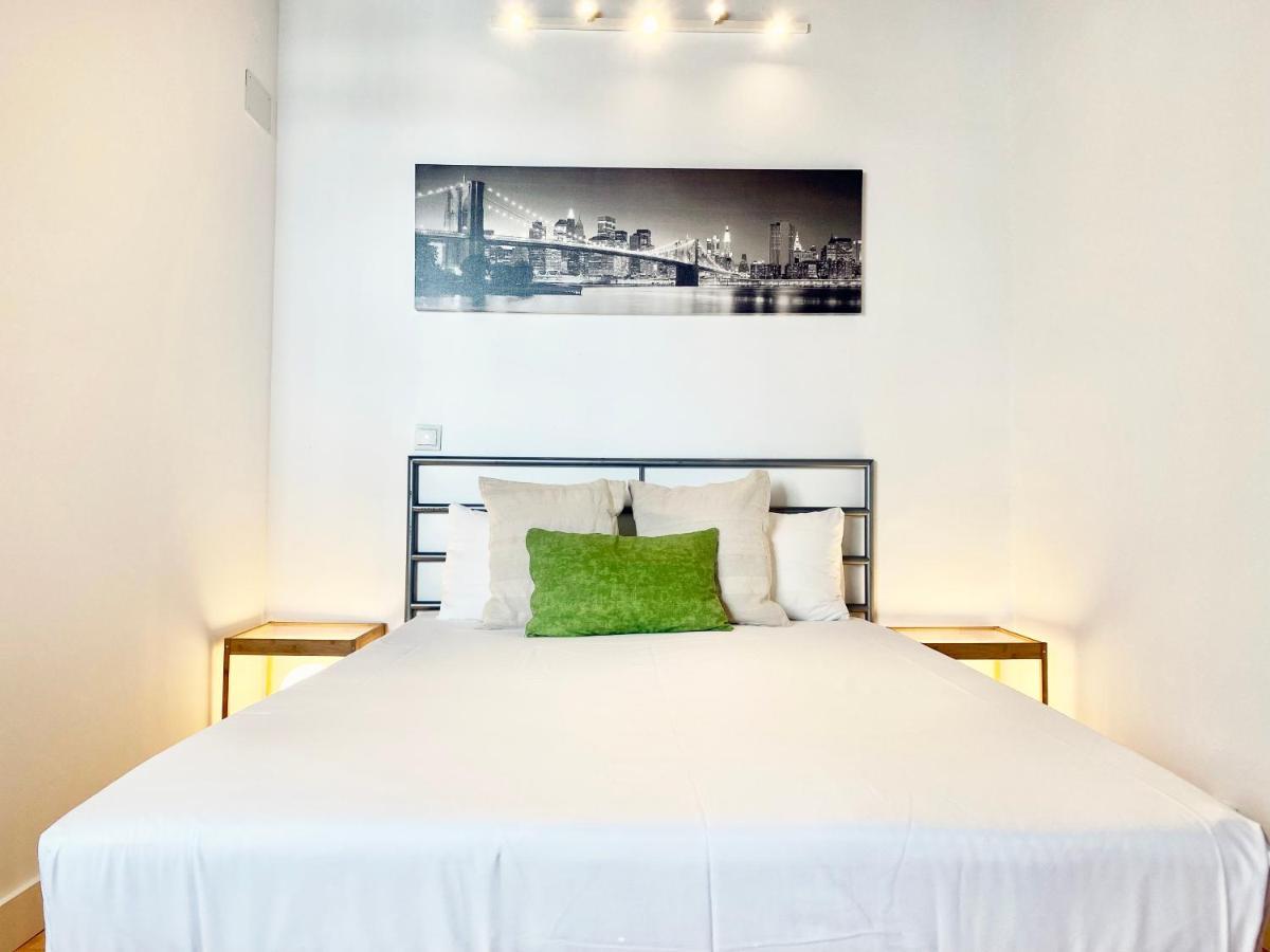 Charming Gran Via Attic Lägenhet Madrid Exteriör bild