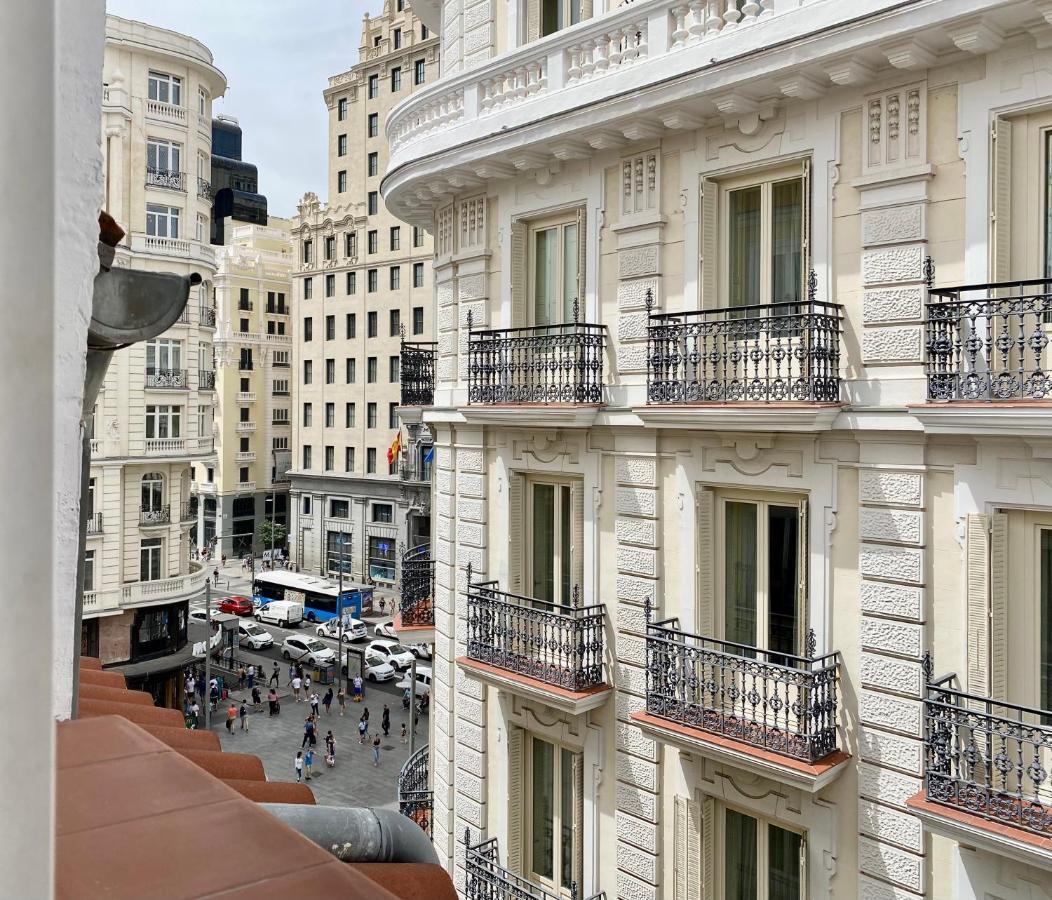 Charming Gran Via Attic Lägenhet Madrid Exteriör bild